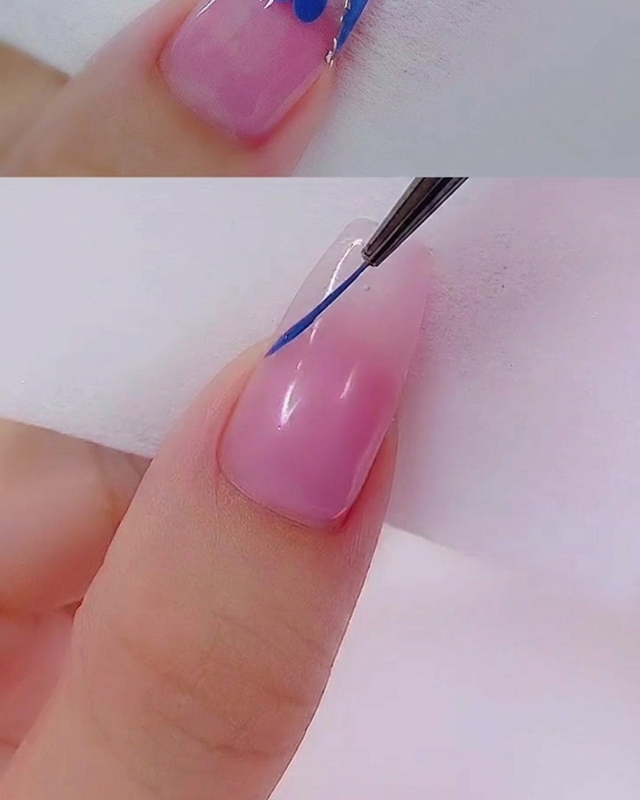 평붓을 사용하여 가이드 라인 안쪽을 불투명한 블루 젤 폴리시로 꼼꼼하게 채우는 모습.