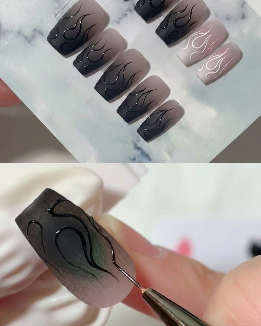 라이너 브러시 끝을 사용하여 불꽃 디자인 가장자리의 뾰족한 끝을 조심스럽게 끌어내는 모습.