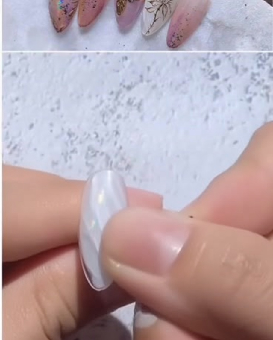 전사지 필름을 떼어내자 영롱한 오로라 빛이 드러난 모습