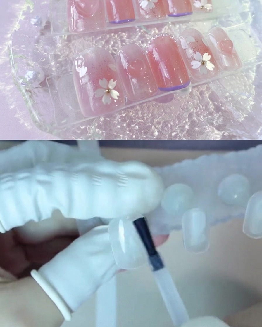UV/LED 네일 램프 아래에서 베이스 코트를 큐어링하는 네일 스탠드.