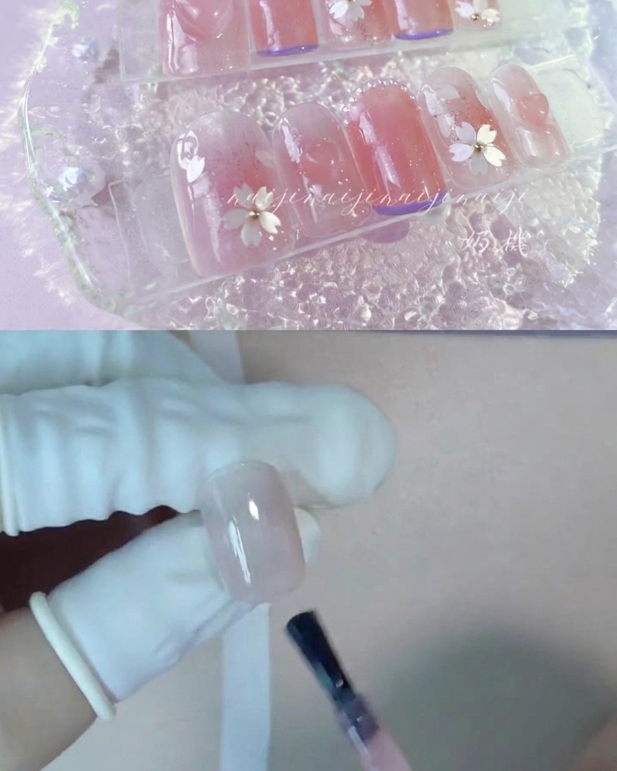 엄지손톱에 누드 피치 컬러 젤을 바르는 브러시.
